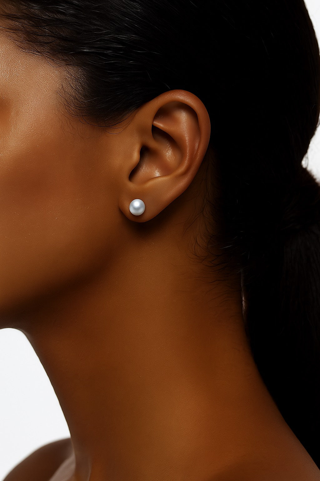 Boucles d'oreilles en or blanc poli en forme de boule