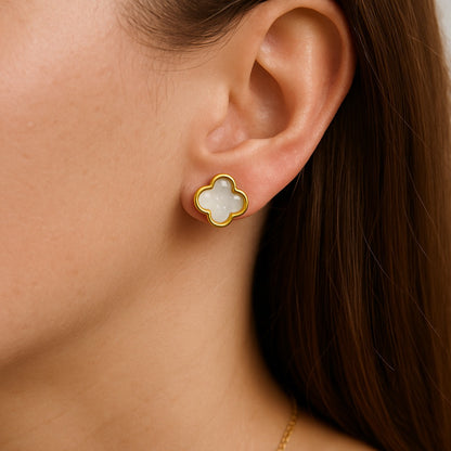 Boucles d'oreilles en or jaune avec nacre
